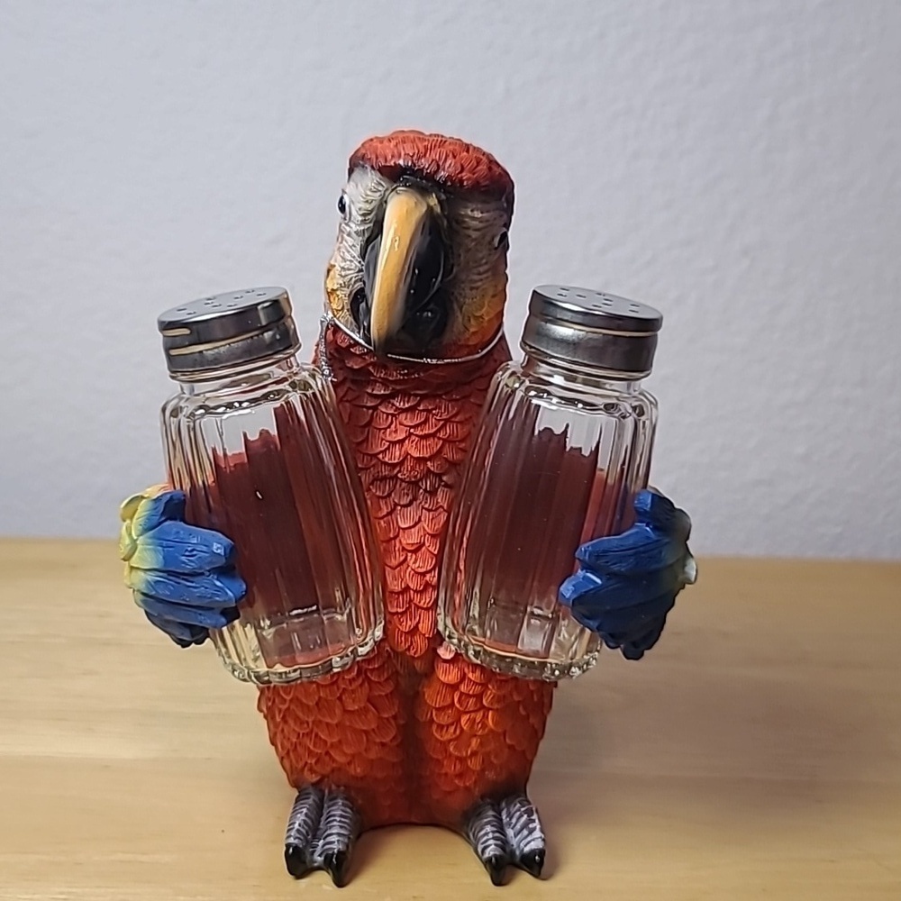 Tasty Crackers salt and pepper shaker holers